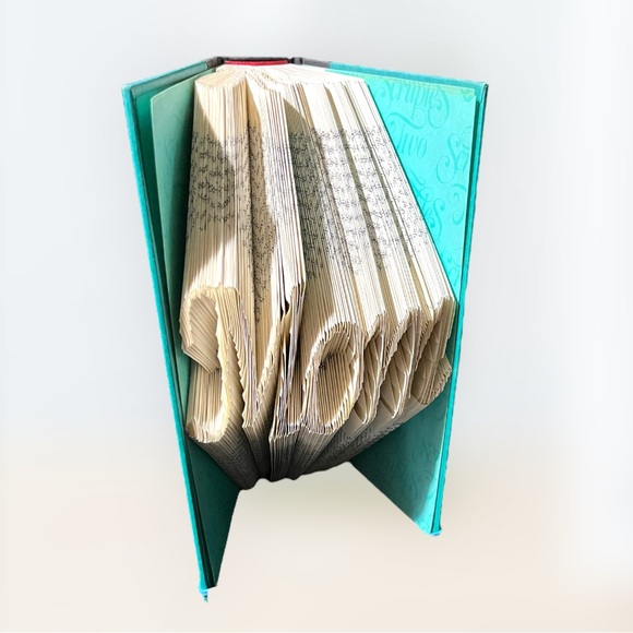 “Mom” 𝑯𝒂𝒏𝒅𝒎𝒂𝒅𝒆 Book Folding Gift! 🎁 - Picture 8 of 11